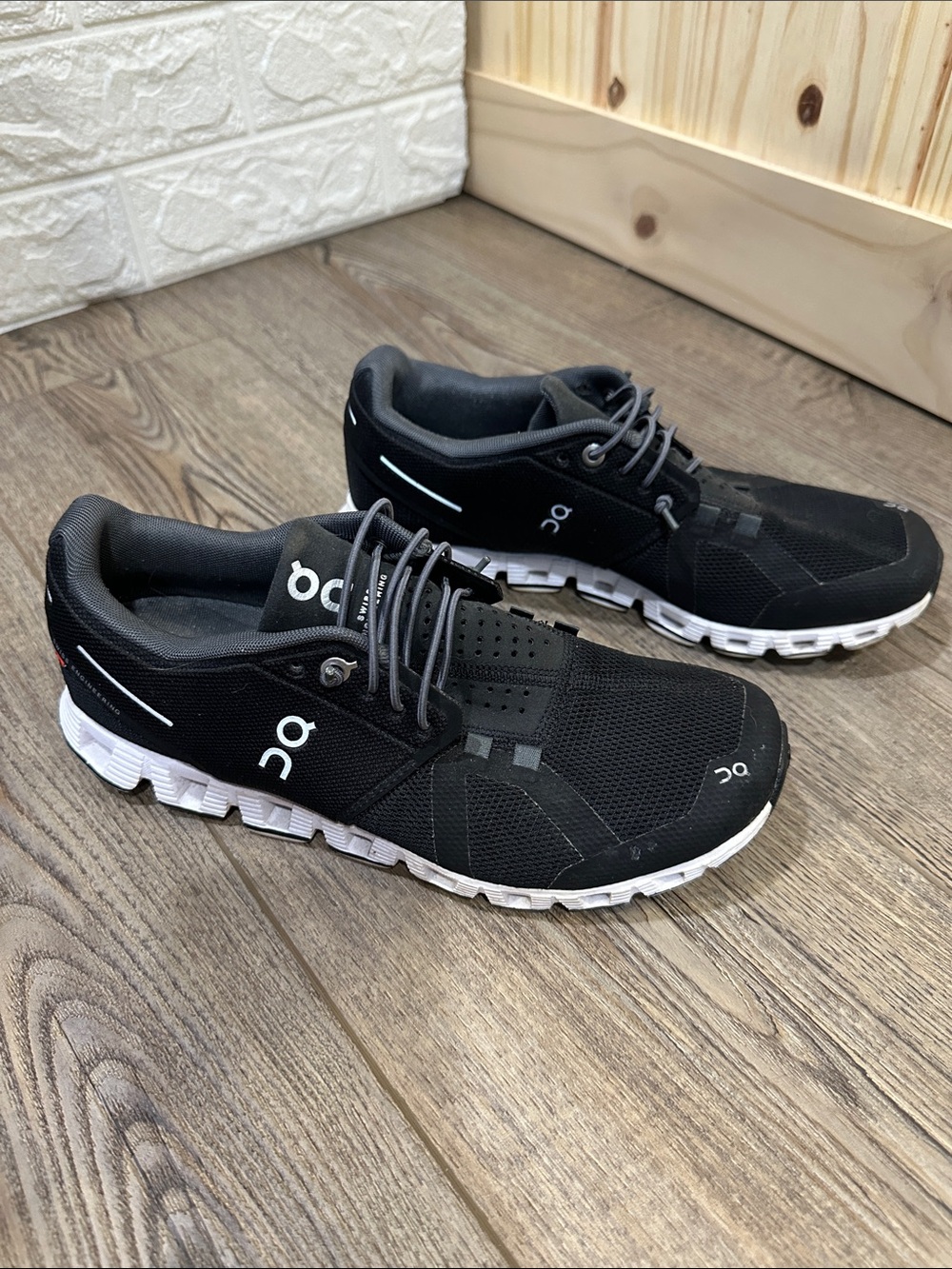On Running Cloud Black Women’s 7.5 Running Shoes Athletic Sneakers